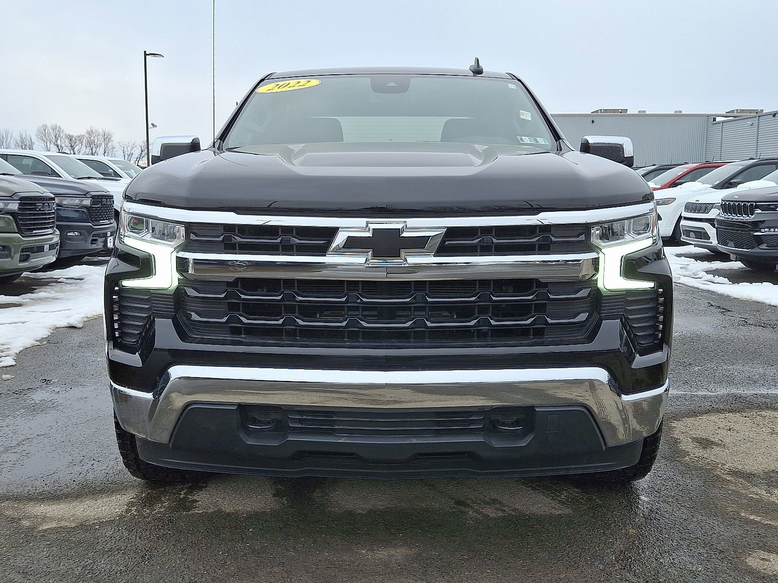 Used 2022 Chevrolet Silverado 1500 LT image 2