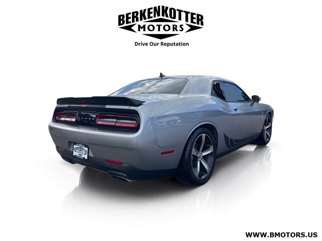 Used 2015 Dodge Challenger R/T Plus RWD image 3