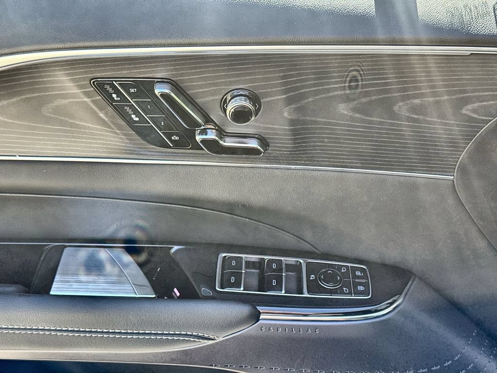 Used 2025 Cadillac Lyriq Luxury w/ LPO, Floor Liner Package AWD/4WD image 15
