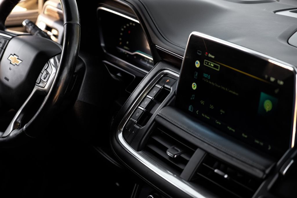 Used 2022 Chevrolet Suburban LT w/ Luxury Package image 21