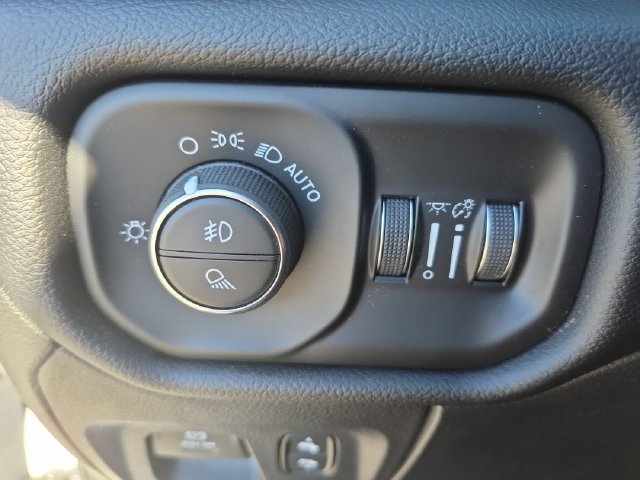 Used 2021 RAM 1500 Laramie AWD/4WD image 14