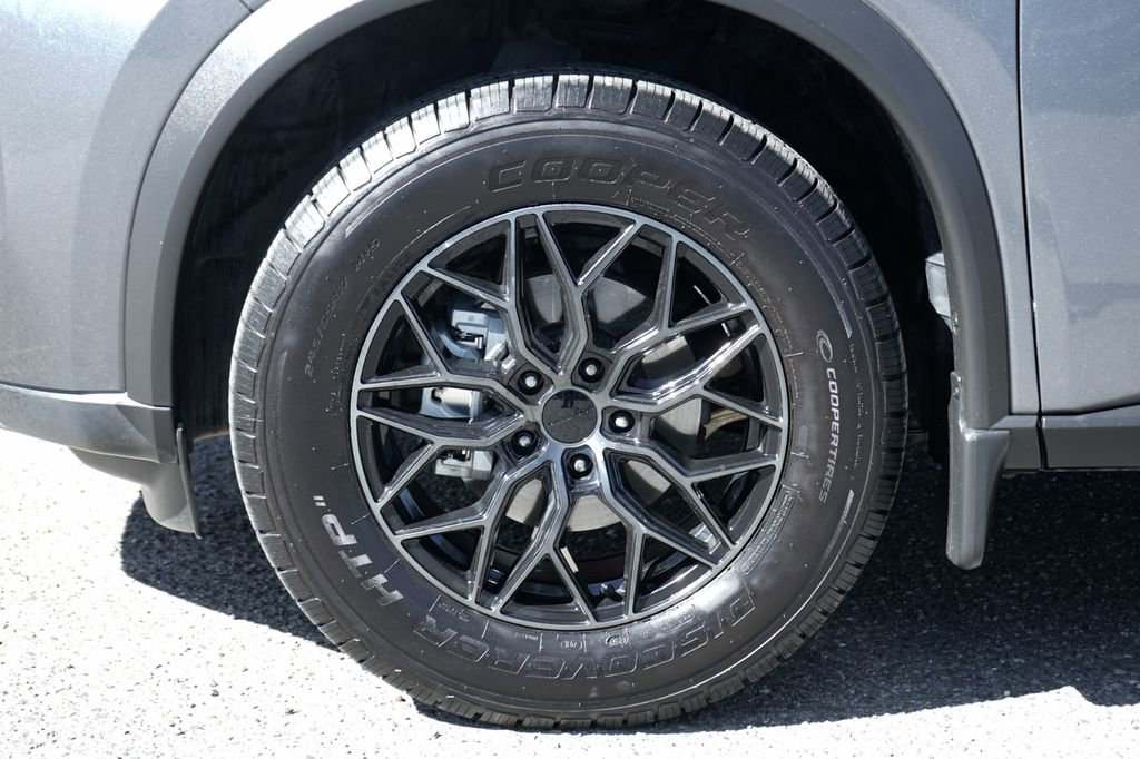 Used 2023 Nissan Rogue SV image 36