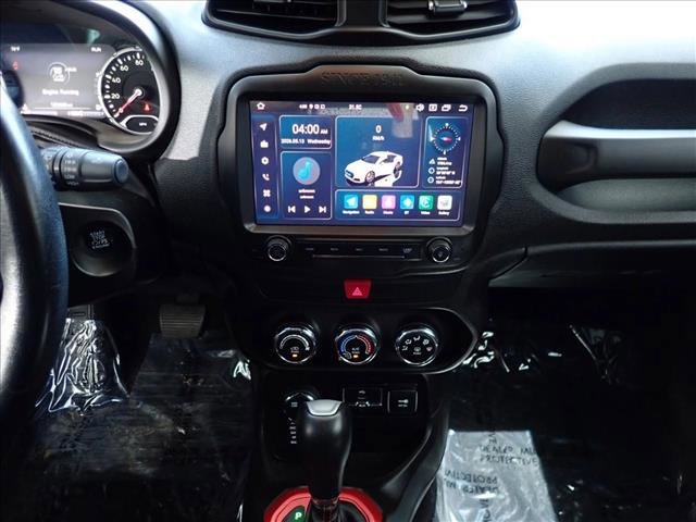 Used 2017 Jeep Renegade Trailhawk AWD/4WD image 15