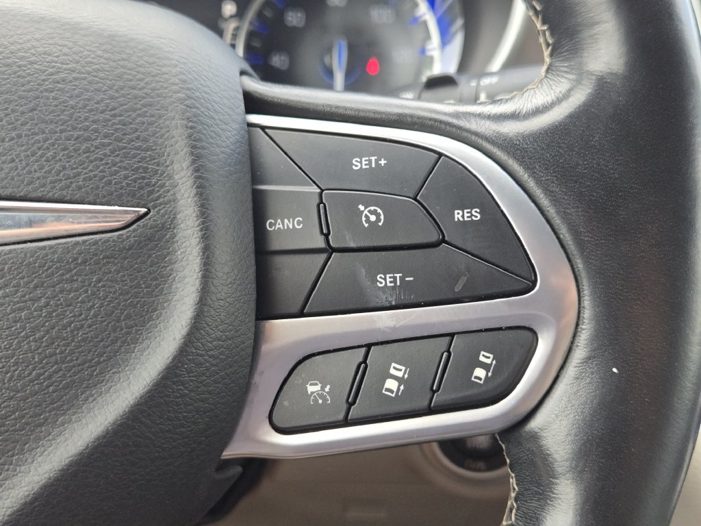 Used 2021 Chrysler Pacifica Touring-L FWD image 22