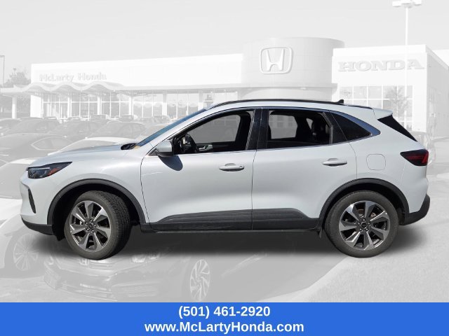 Used 2025 Ford Escape Platinum AWD/4WD image 2