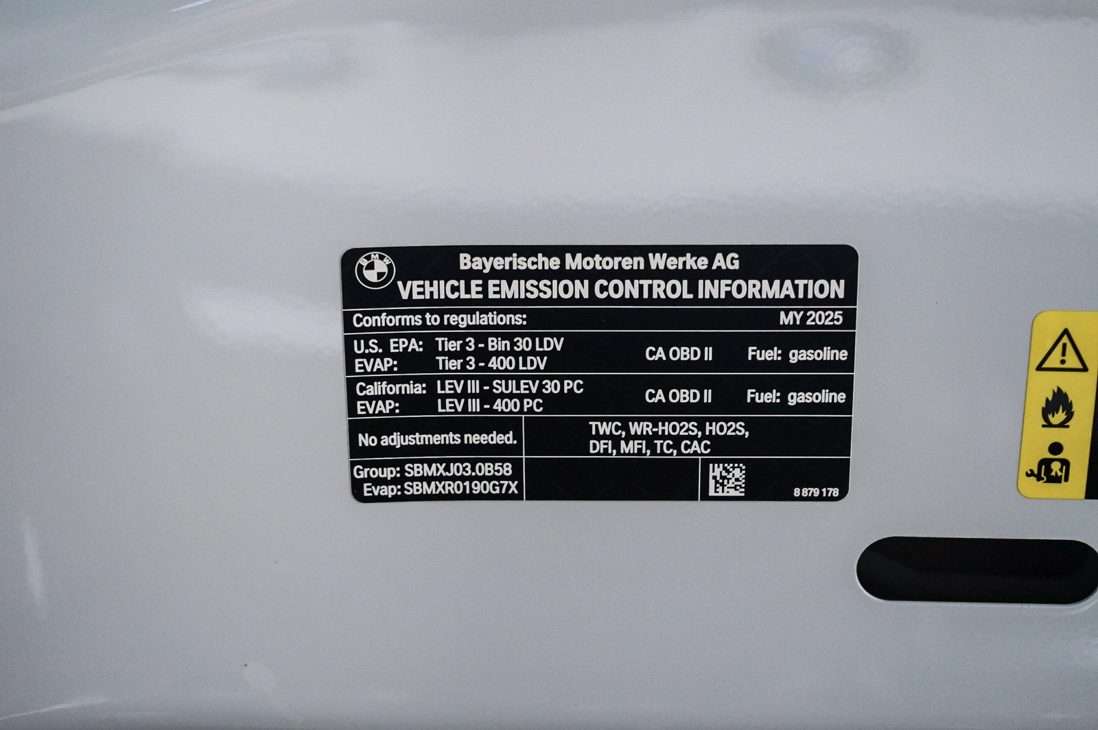 Used 2025 BMW 740i w/ Premium Package RWD image 30