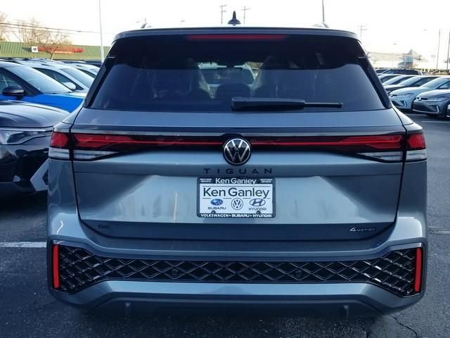 New 2026 Volkswagen Tiguan SE R-Line AWD/4WD image 4