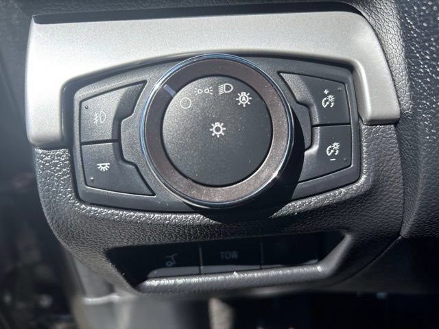 Used 2017 Ford Explorer XLT w/ Equipment Group 202A AWD/4WD image 16