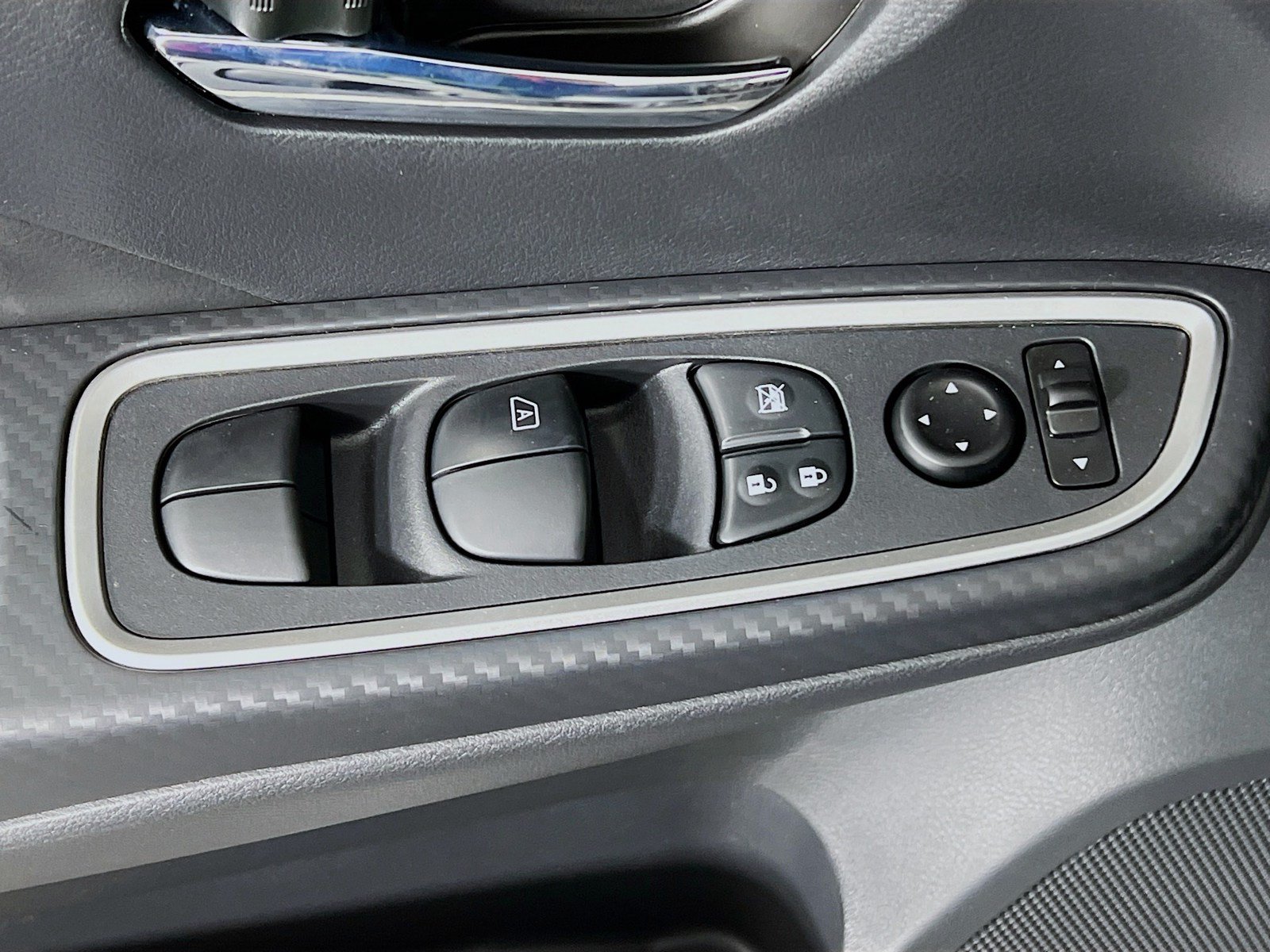 New 2025 Nissan Versa SR w/ Trunk Package FWD image 20