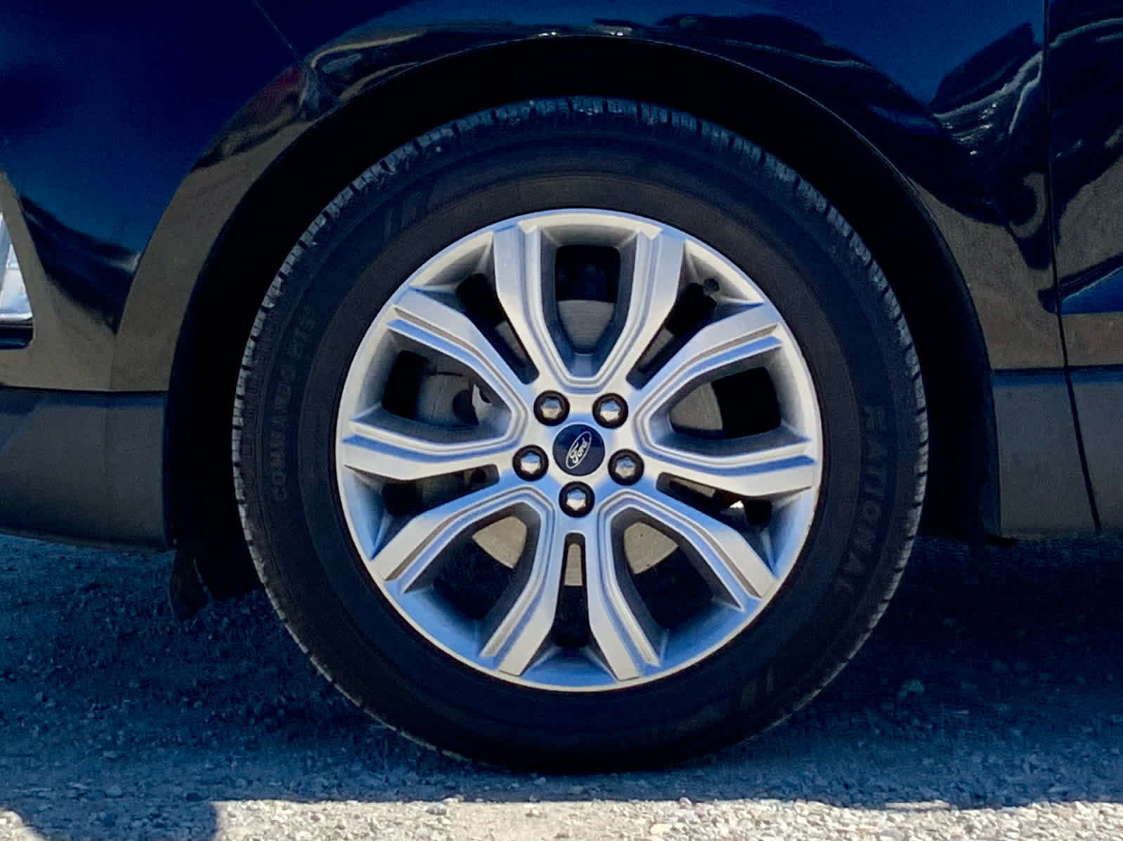 Used 2019 Ford Edge Titanium FWD image 14
