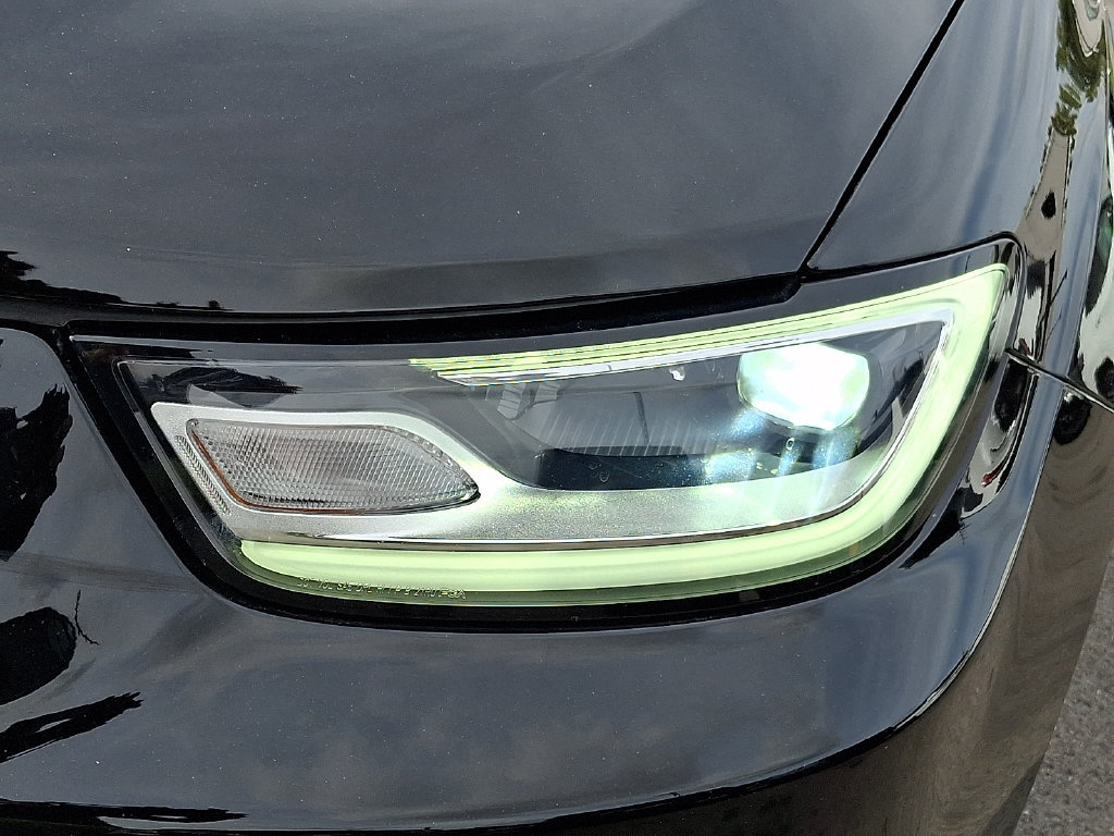 Certified 2025 Chrysler Pacifica Pinnacle FWD image 9