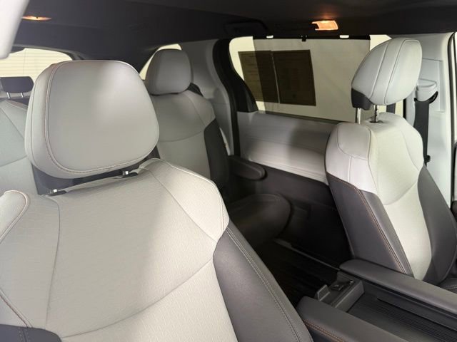 Used 2023 Toyota Sienna XSE image 27