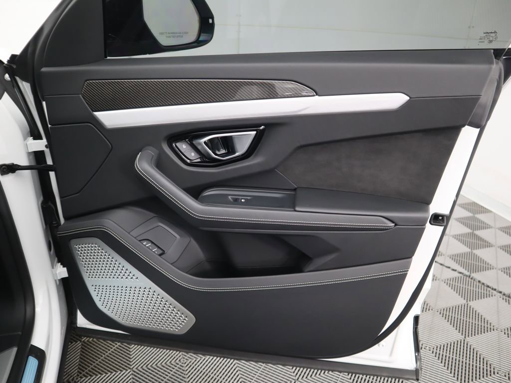 Used 2022 Lamborghini Urus image 26