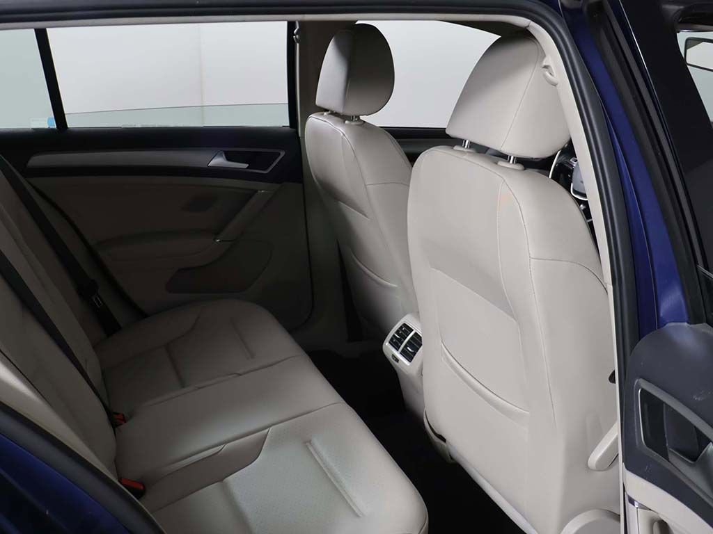Used 2016 Volkswagen Golf Limited Edition image 28