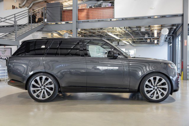 Used 2025 Land Rover Range Rover Autobiography image 7