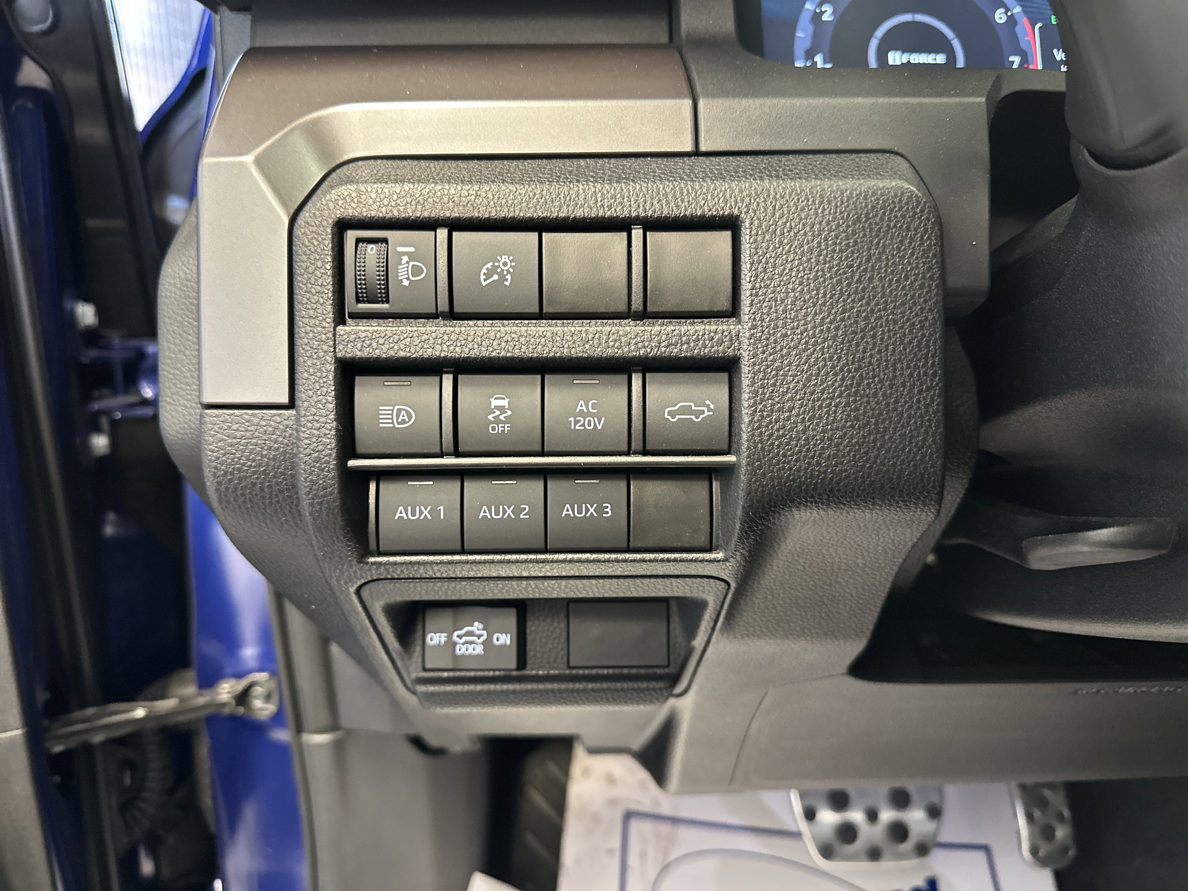 Used 2025 Toyota Tacoma TRD Sport image 8