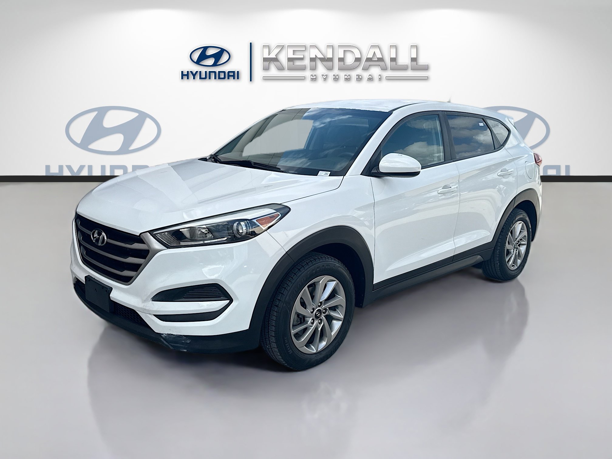 Used 2018 Hyundai Tucson SE w/ Cargo Package AWD/4WD image 3