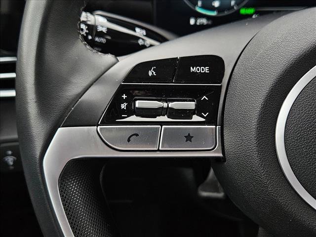 Used 2025 Hyundai Elantra Limited image 12