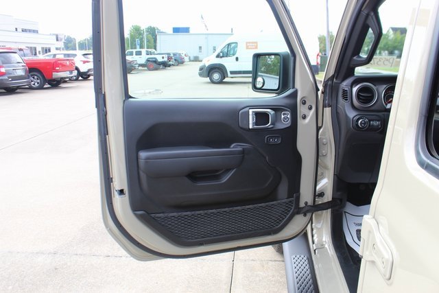 Used 2022 Jeep Gladiator Sport image 9