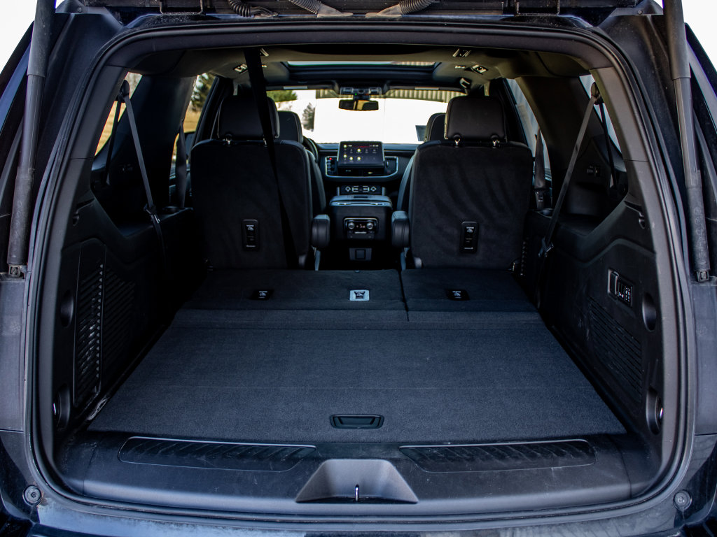 Used 2022 GMC Yukon XL SLT w/ SLT Premium Package image 29