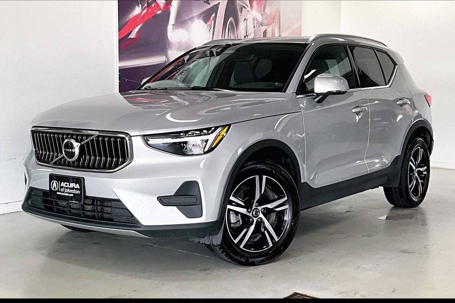 Used 2025 Volvo XC40 B5 Core AWD/4WD image 1