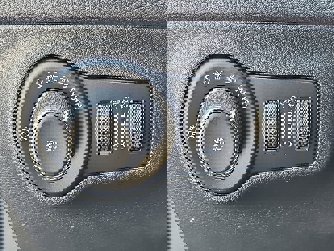 Used 2018 Jeep Compass Latitude w/ Popular Equipment Group image 30