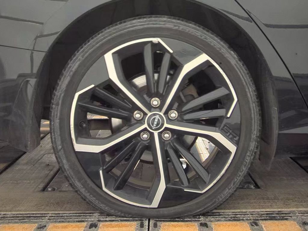 Used 2024 Nissan Altima 2.5 SR image 12