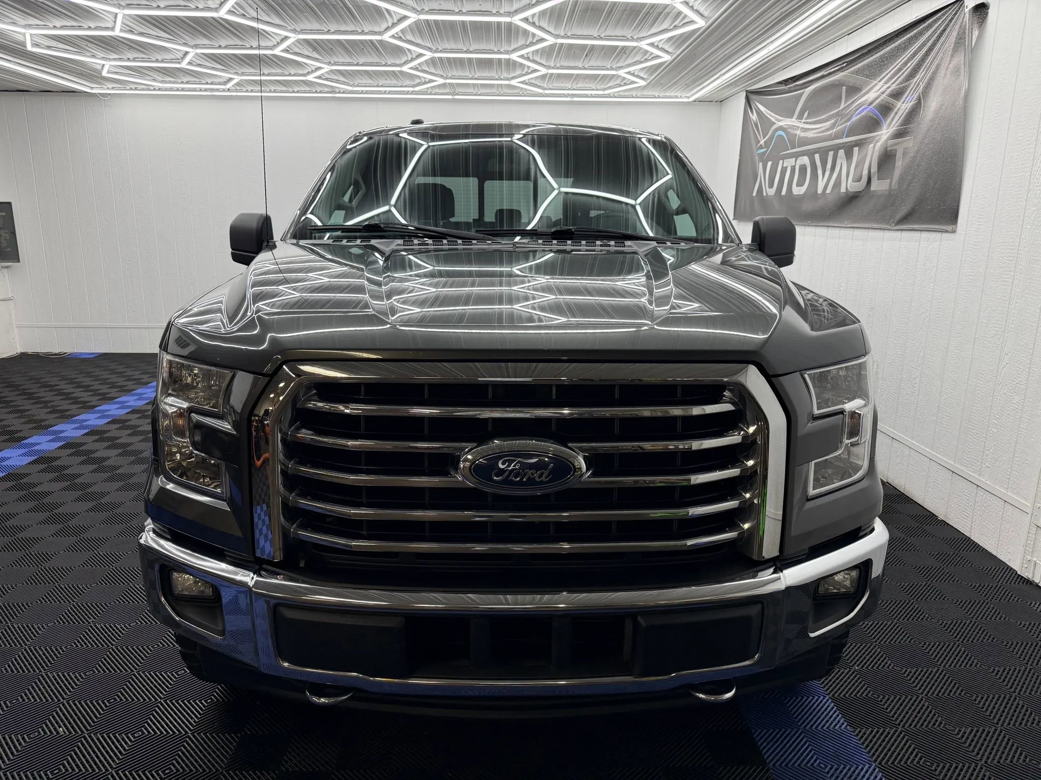 Used 2017 Ford F150 XLT w/ Equipment Group 302A Luxury AWD/4WD image 4