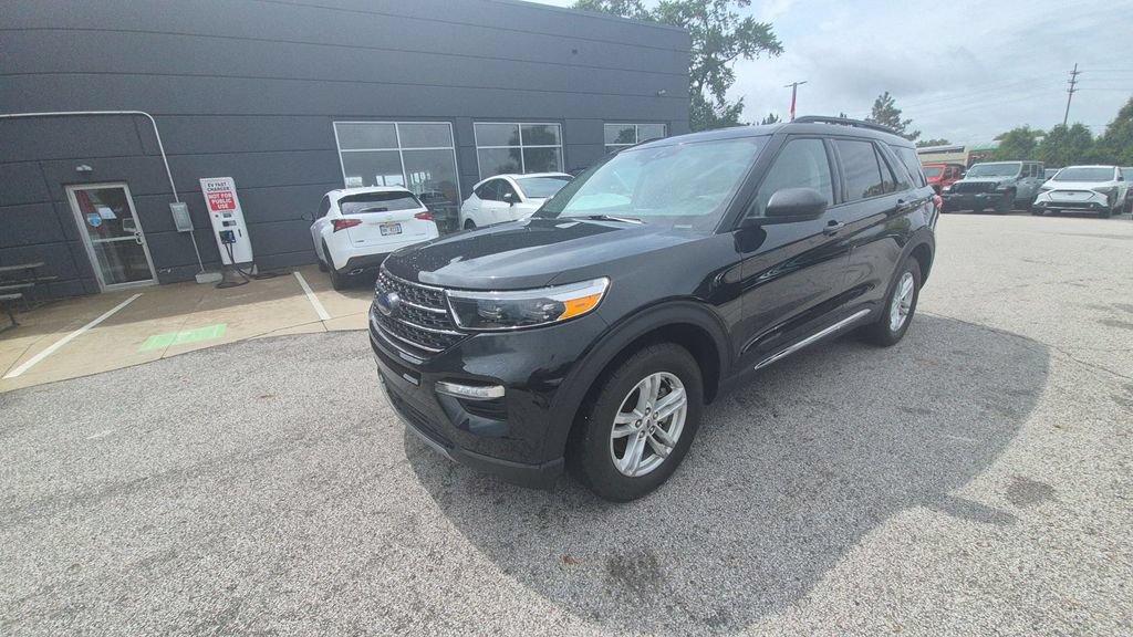 Used 2020 Ford Explorer XLT w/ Equipment Group 202A AWD/4WD image 5