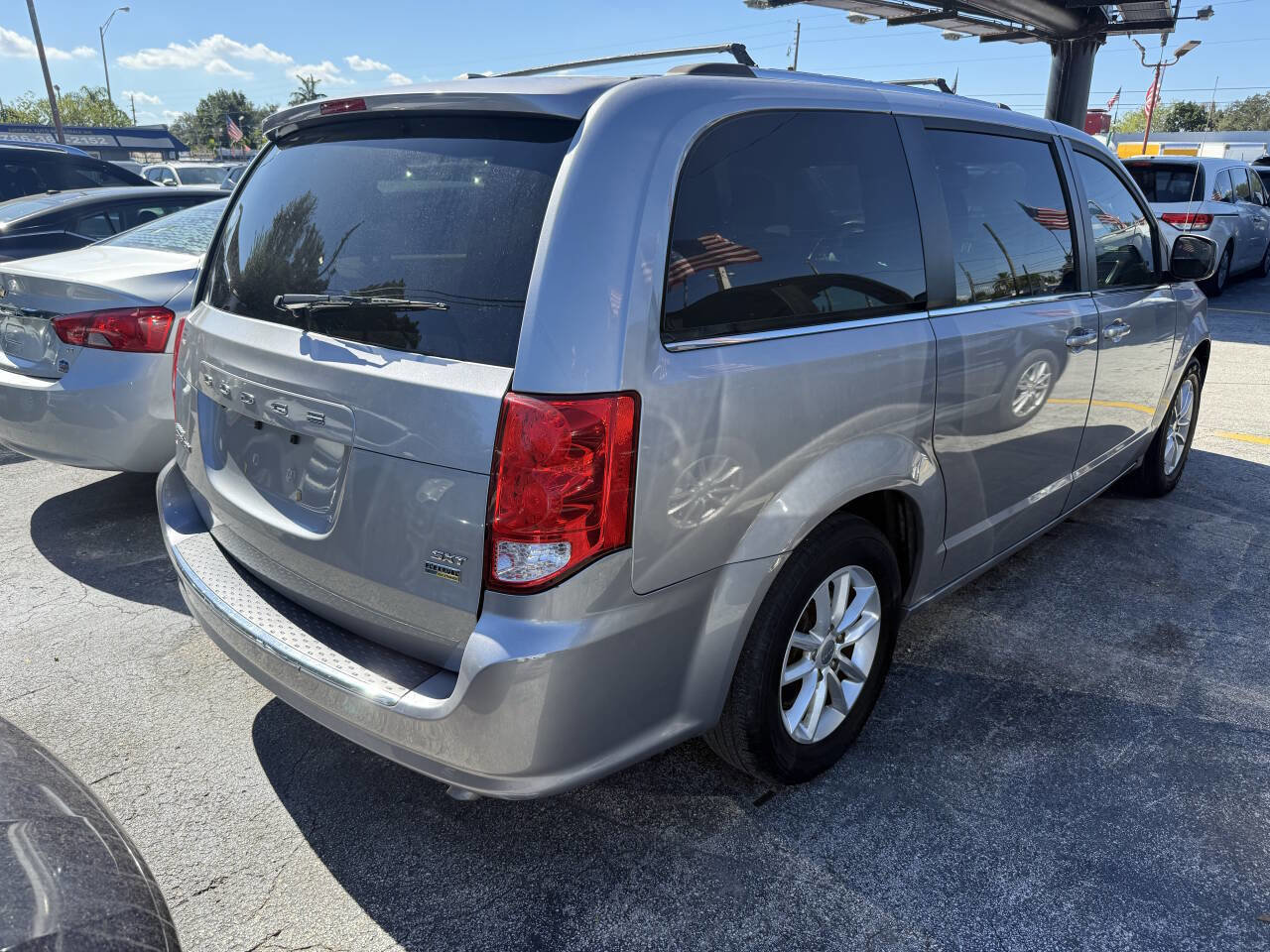 Used 2019 Dodge Grand Caravan SXT image 4