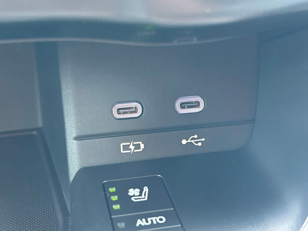 Used 2025 Lexus LX 700h Luxury image 39