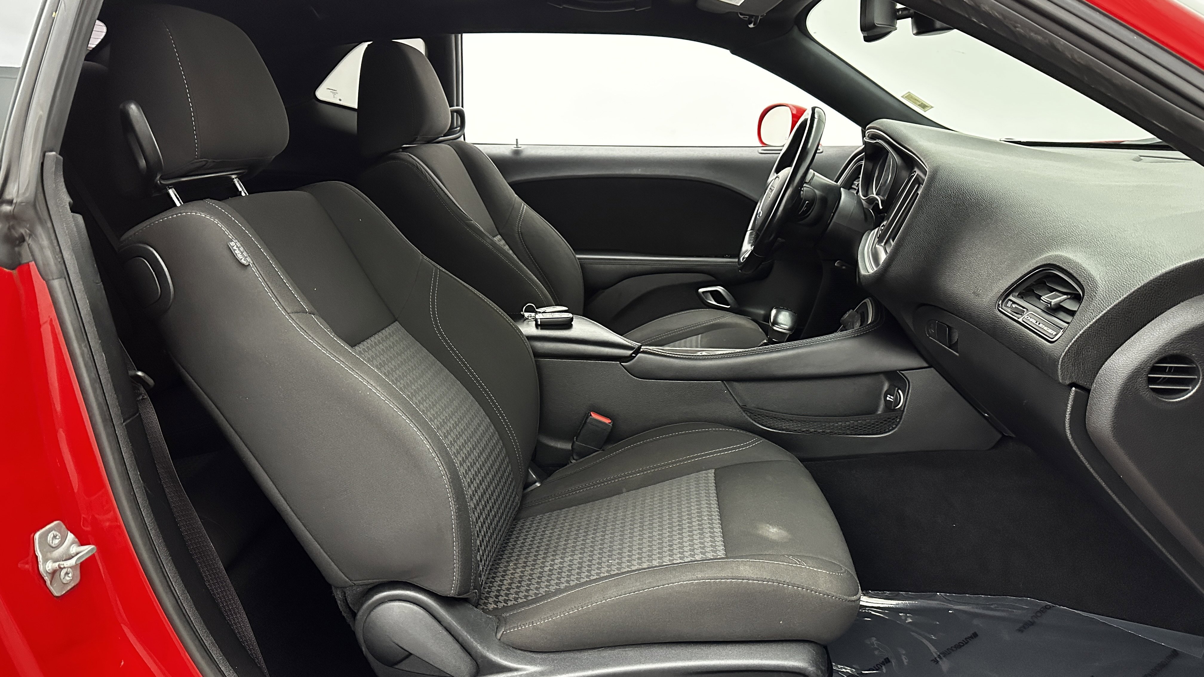 Used 2020 Dodge Challenger SXT RWD image 27