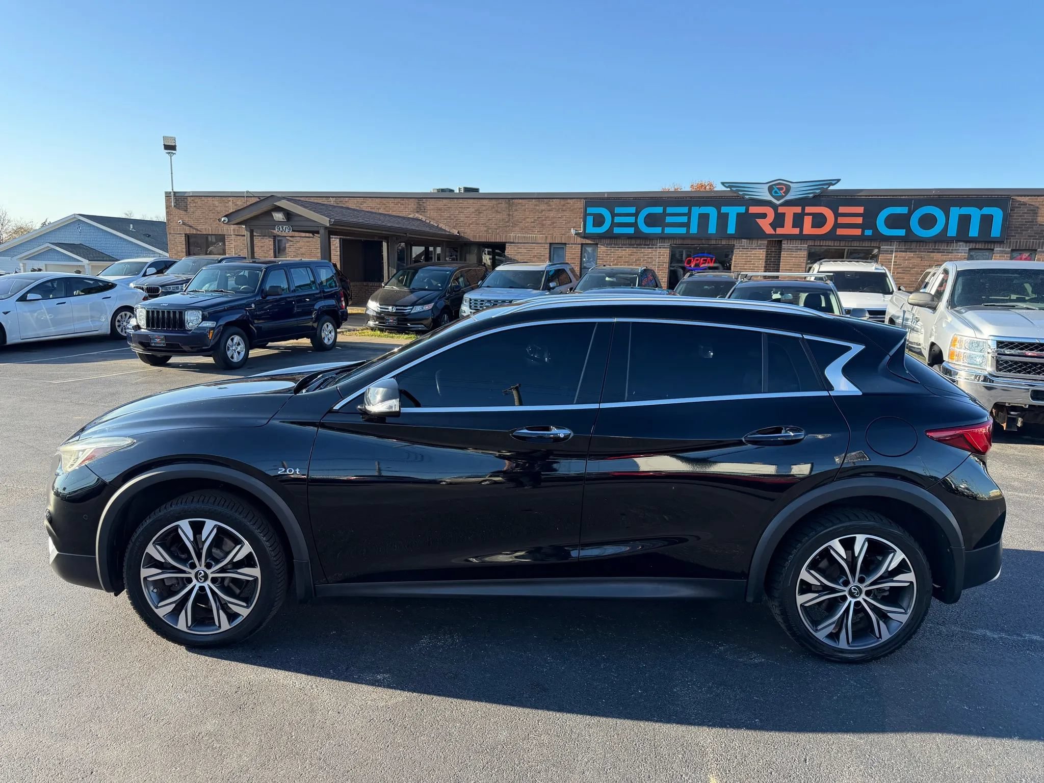 Used 2018 INFINITI QX30 Premium w/ Navigation Package AWD/4WD image 6