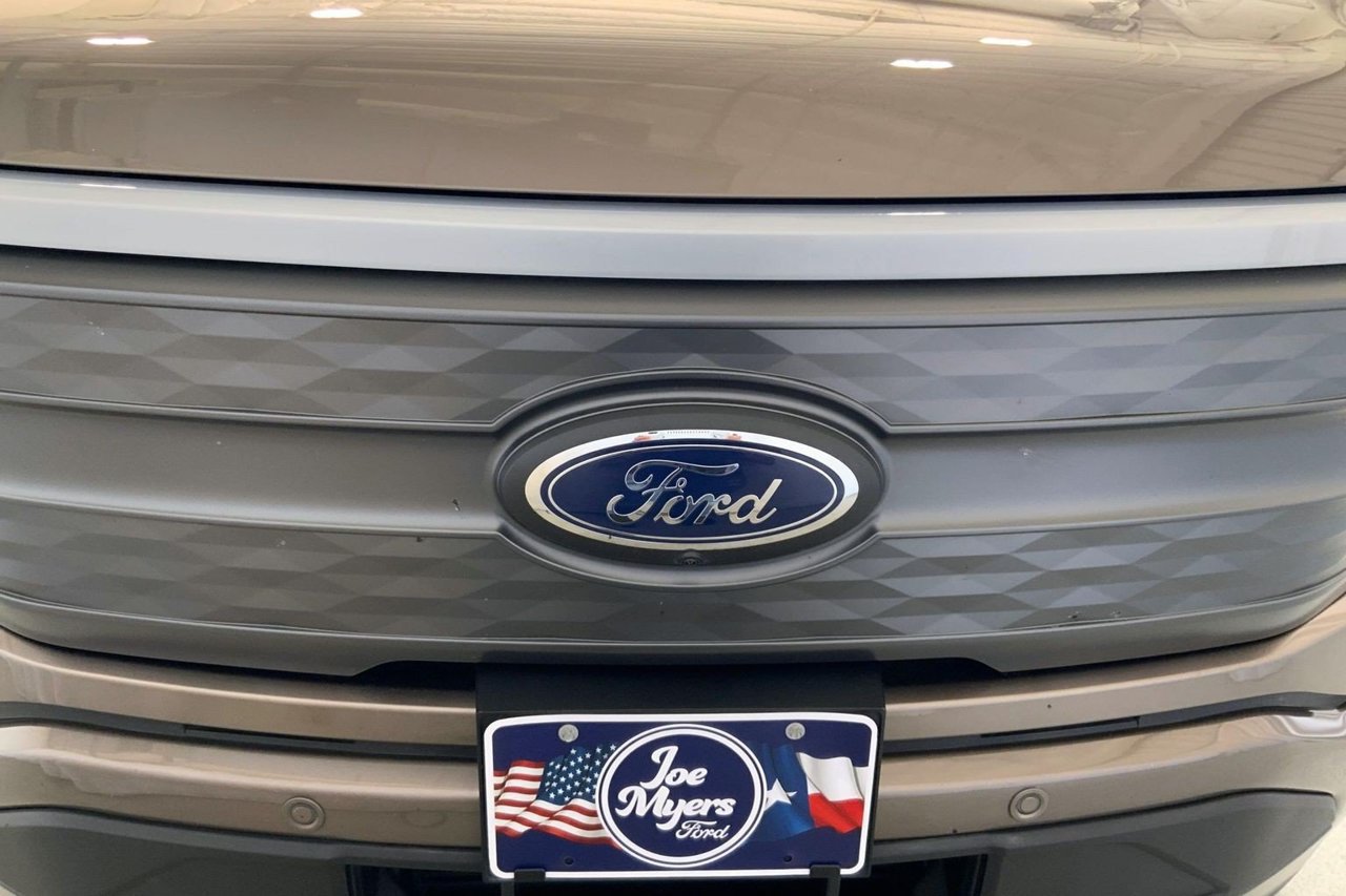 Used 2023 Ford F150 Lightning Lariat w/ Max Trailer Tow Package AWD/4WD image 27