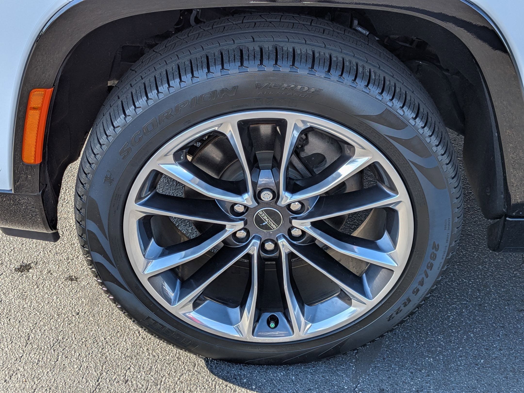 Certified 2025 Jeep Wagoneer Series III w/ Premium Group I image 9