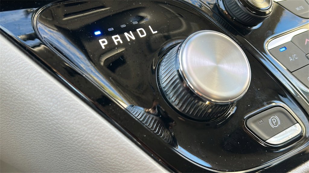 Used 2023 Chrysler Voyager LX image 24