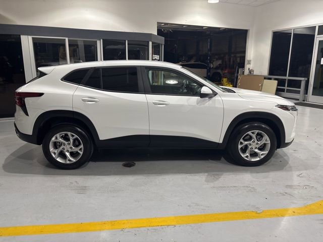 Used 2024 Chevrolet Trax LS w/ LS Convenience Package image 9