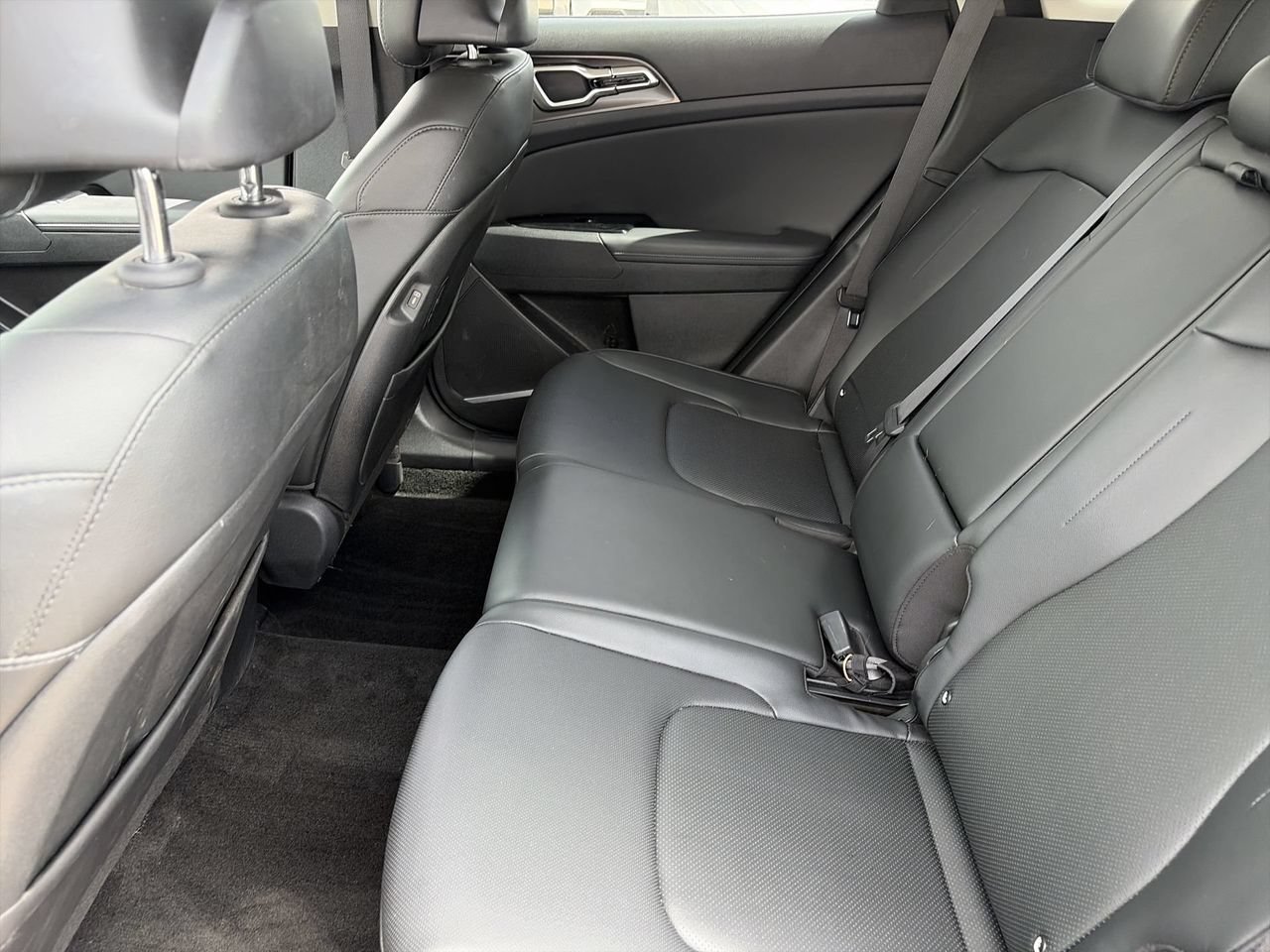 Certified 2025 Kia Sportage EX FWD image 16