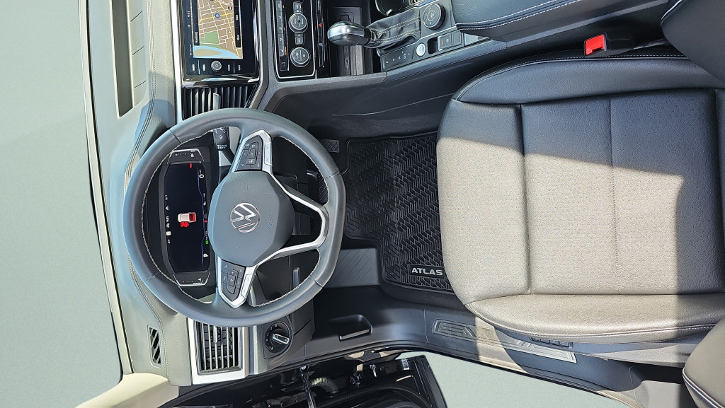 Used 2023 Volkswagen Atlas SEL AWD/4WD image 18