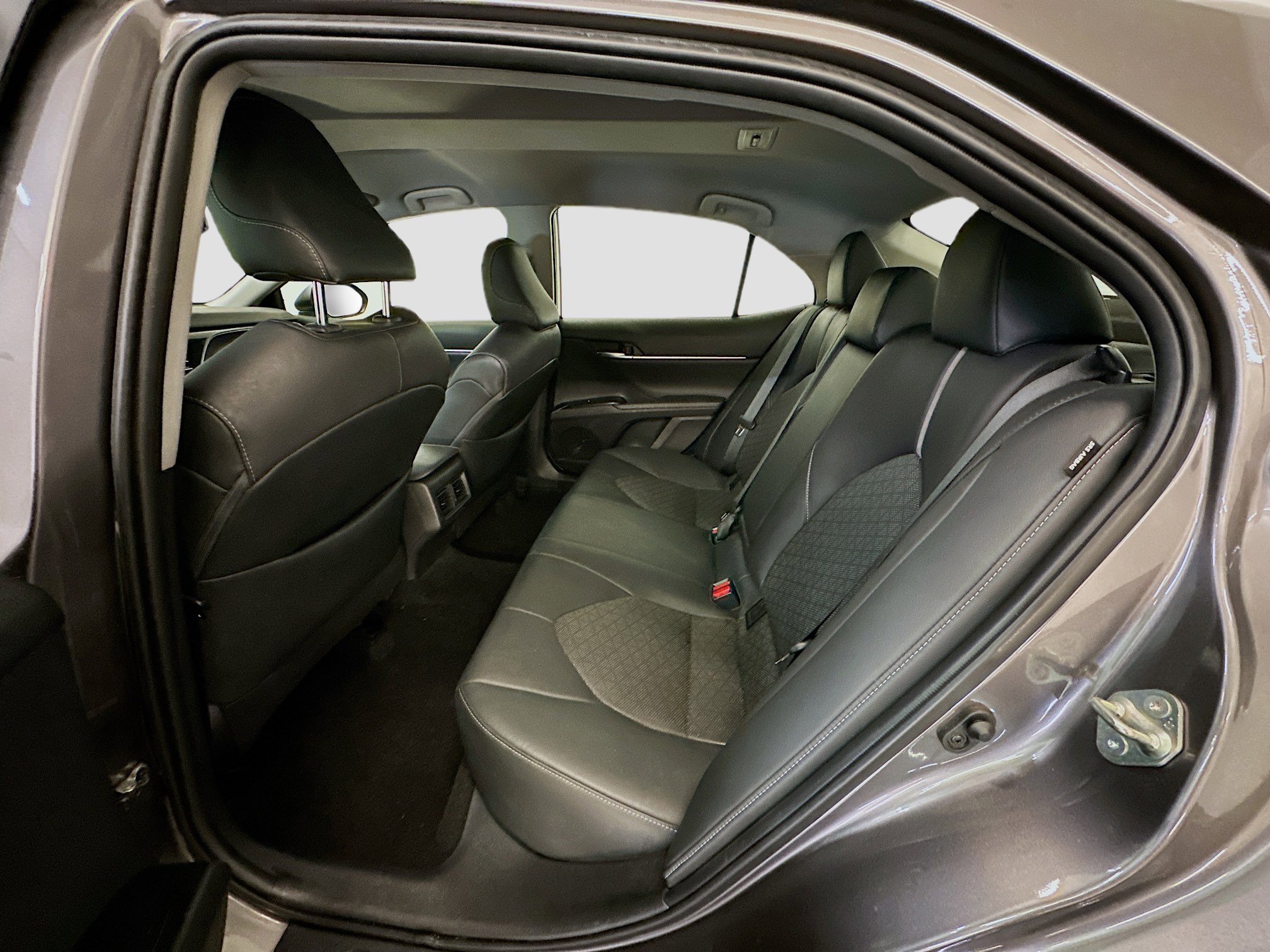 Used 2019 Toyota Camry XSE FWD image 29