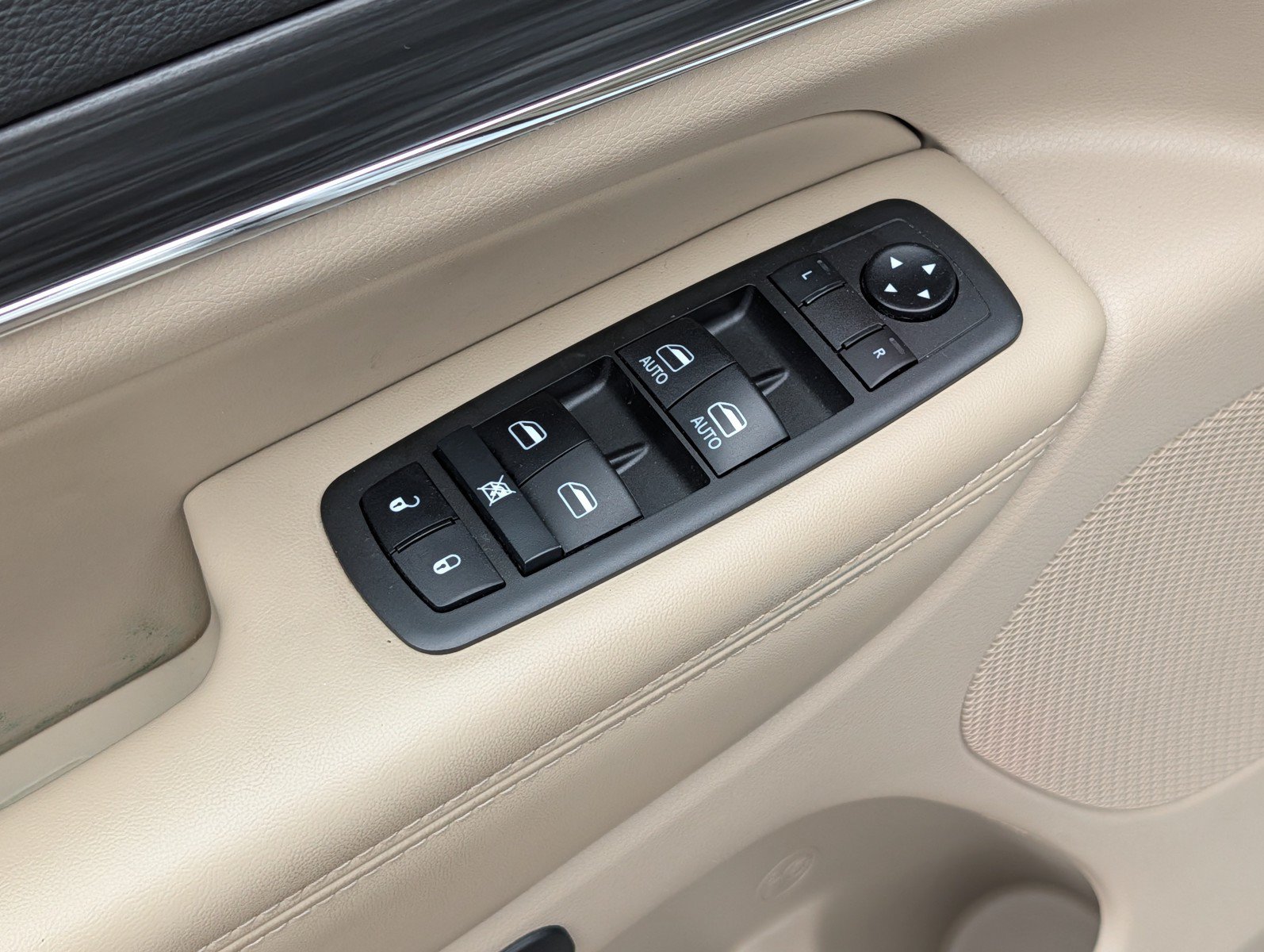 Used 2021 Jeep Grand Cherokee Limited w/ Luxury Group II AWD/4WD image 15