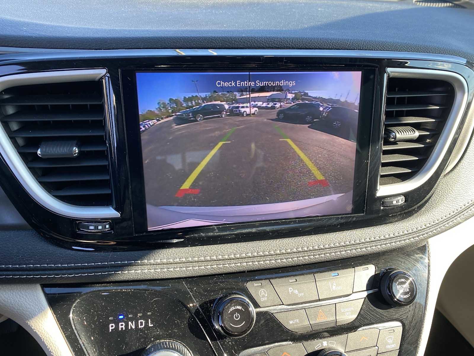 Used 2023 Chrysler Pacifica Touring-L image 19