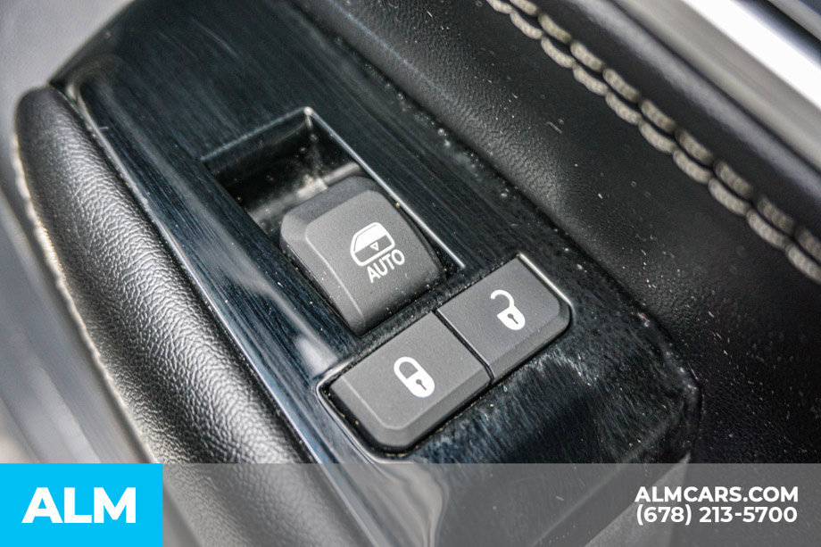 Used 2023 Jeep Wagoneer L Series II AWD/4WD image 62