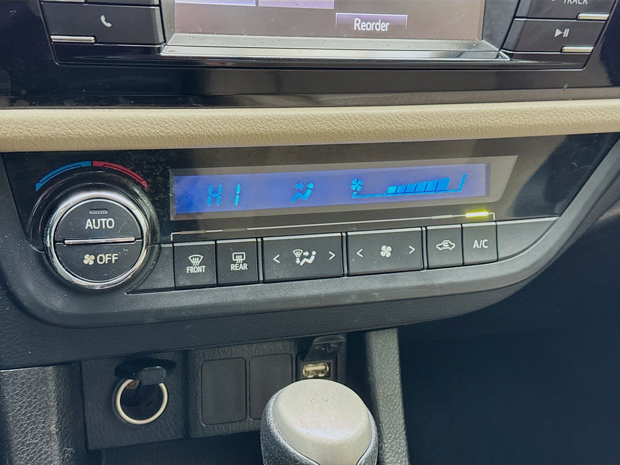 Used 2015 Toyota Corolla LE image 12