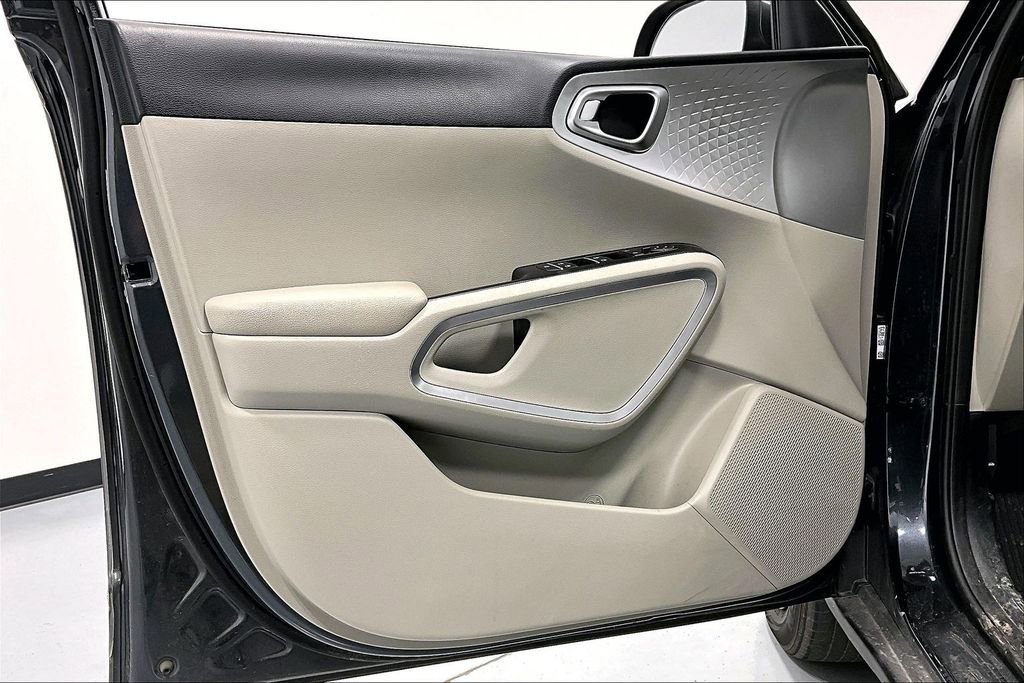 Used 2025 Kia Soul LX image 20