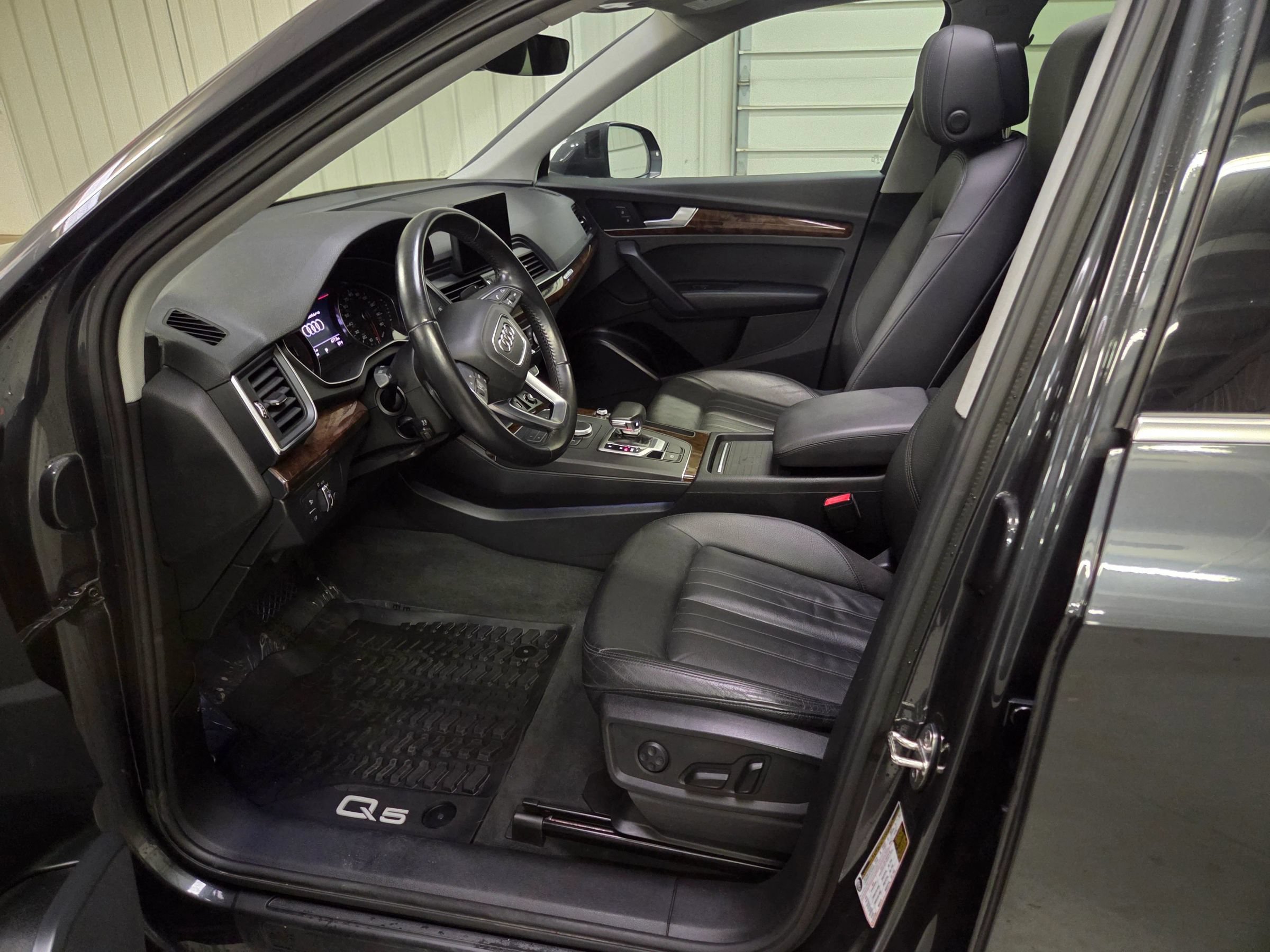 Used 2020 Audi Q5 2.0T Premium w/ Convenience Package AWD/4WD image 14