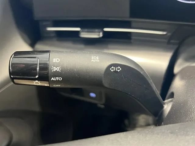 Used 2025 Hyundai Kona SEL AWD/4WD image 32