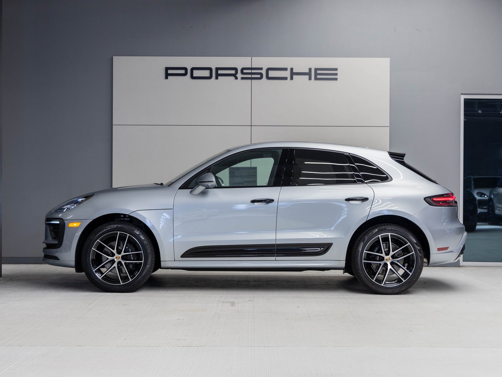 New 2026 Porsche Macan image 2
