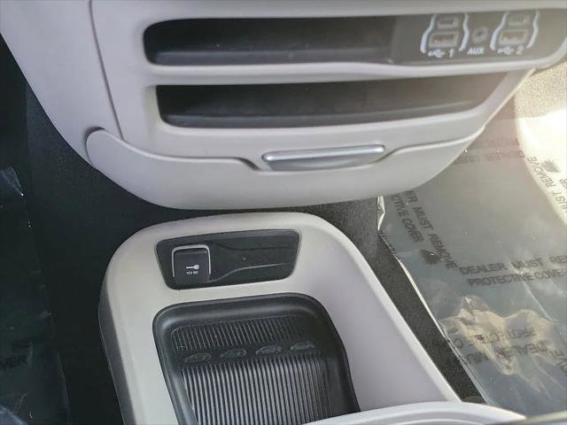 Certified 2024 Chrysler Pacifica Limited FWD image 12