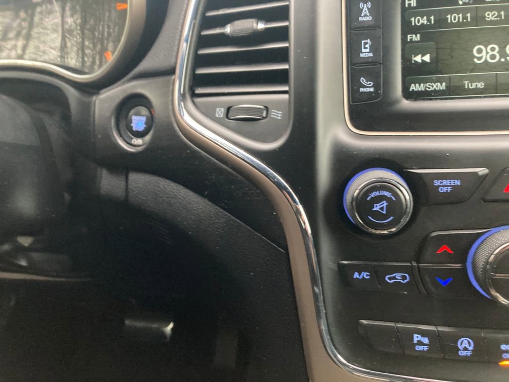 Used 2017 Jeep Grand Cherokee Laredo w/ Quick Order Package 23E image 21